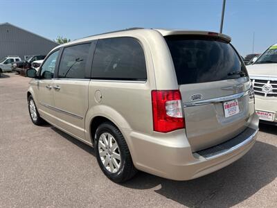 2015 Chrysler Town & Country Touring   - Photo 3 - South Sioux City, NE 68776