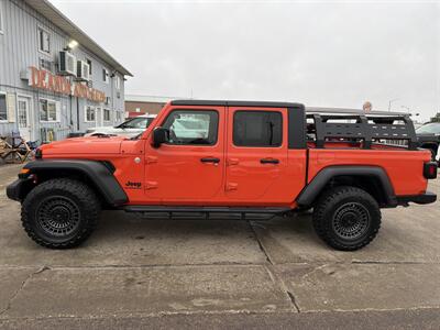 2020 Jeep Gladiator Sport   - Photo 2 - South Sioux City, NE 68776
