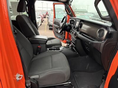 2020 Jeep Gladiator Sport   - Photo 14 - South Sioux City, NE 68776