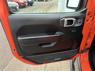 2020 Jeep Gladiator Sport   - Photo 11 - South Sioux City, NE 68776