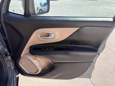 2016 Jeep Renegade Latitude 75th Anniversary   - Photo 23 - South Sioux City, NE 68776