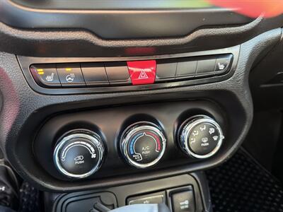 2016 Jeep Renegade Latitude 75th Anniversary   - Photo 31 - South Sioux City, NE 68776