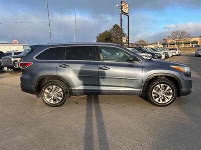 2015 Toyota Highlander XLE   - Photo 6 - South Sioux City, NE 68776