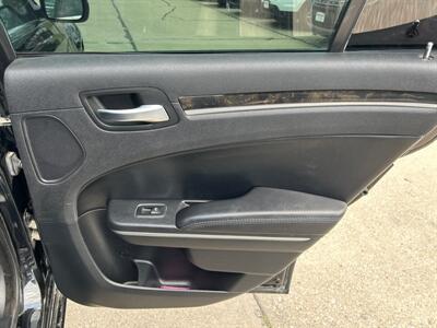 2013 Chrysler 300C   - Photo 16 - South Sioux City, NE 68776