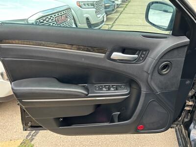 2013 Chrysler 300C   - Photo 10 - South Sioux City, NE 68776