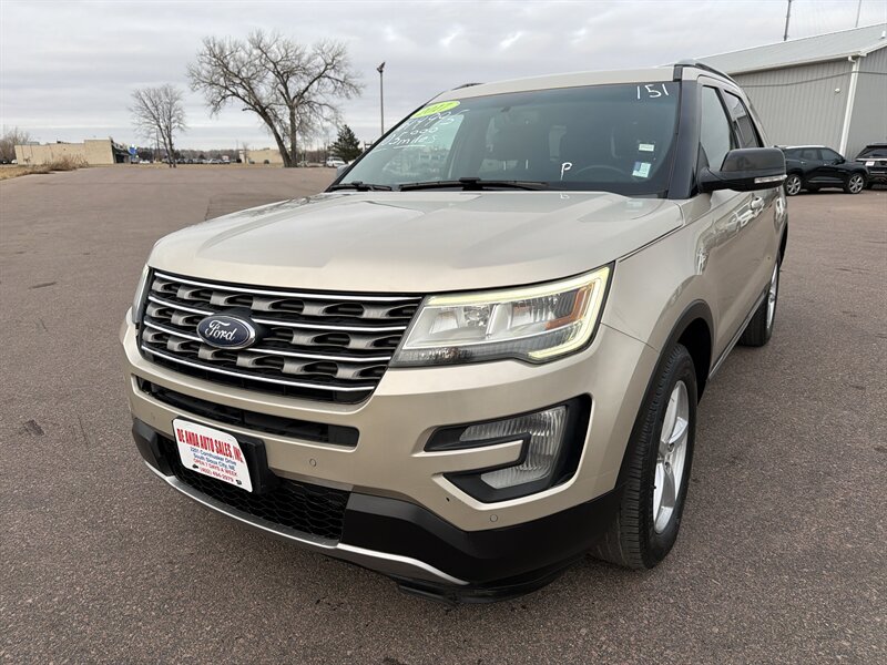 2017 Ford Explorer XLT   - Photo 1 - South Sioux City, NE 68776