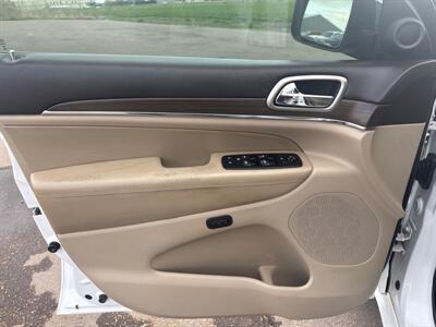 2014 Jeep Grand Cherokee Overland   - Photo 17 - South Sioux City, NE 68776