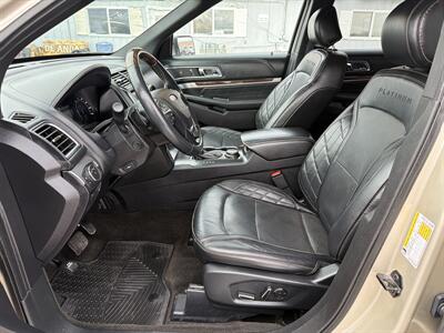 2017 Ford Explorer Platinum   - Photo 12 - South Sioux City, NE 68776