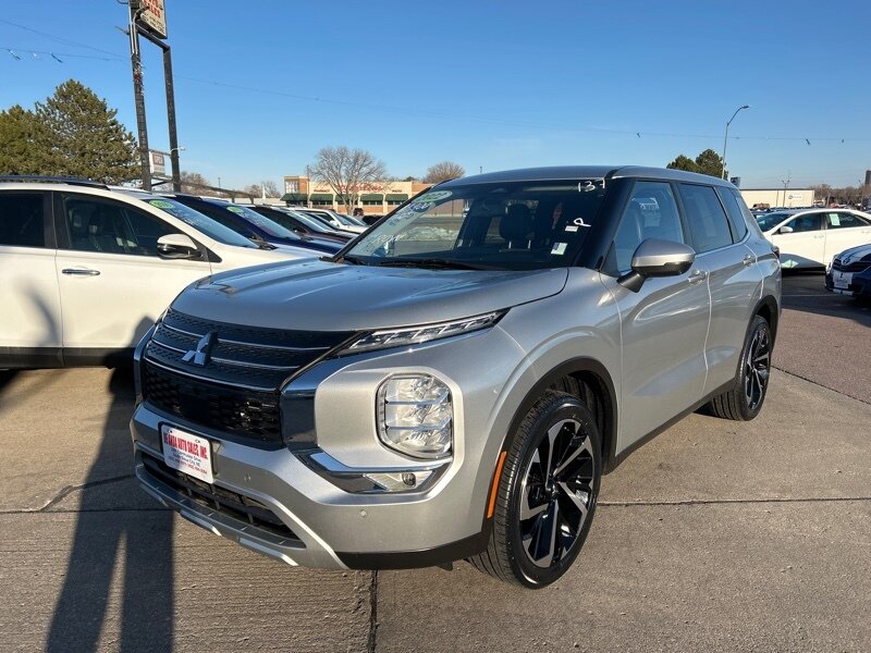 2022 Mitsubishi Outlander SE   - Photo 1 - South Sioux City, NE 68776