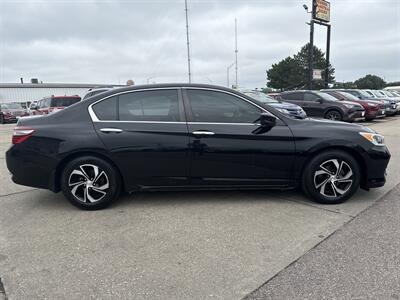 2017 Honda Accord LX   - Photo 9 - South Sioux City, NE 68776