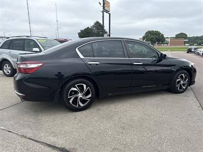 2017 Honda Accord LX   - Photo 8 - South Sioux City, NE 68776