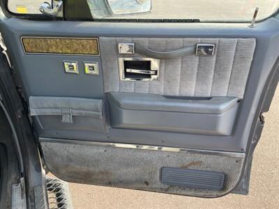 1990 GMC Suburban V1500   - Photo 26 - South Sioux City, NE 68776