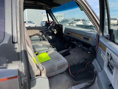 1990 GMC Suburban V1500   - Photo 25 - South Sioux City, NE 68776