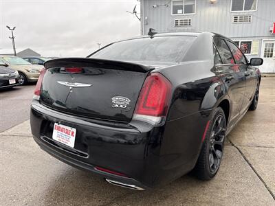 2020 Chrysler 300 Series S   - Photo 7 - South Sioux City, NE 68776