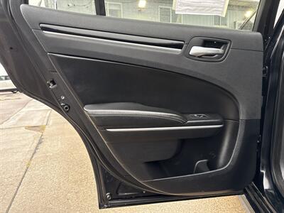2020 Chrysler 300 Series S   - Photo 17 - South Sioux City, NE 68776