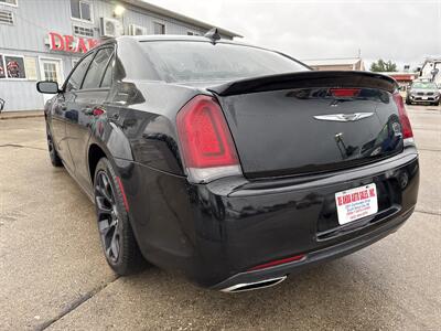 2020 Chrysler 300 Series S   - Photo 5 - South Sioux City, NE 68776