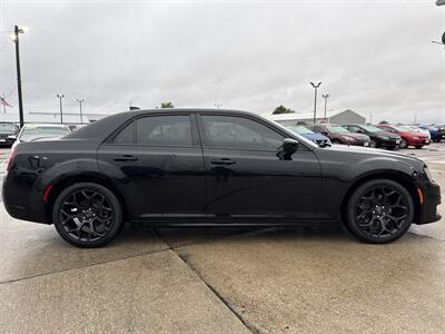 2020 Chrysler 300 Series S   - Photo 9 - South Sioux City, NE 68776