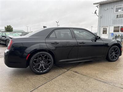 2020 Chrysler 300 Series S   - Photo 8 - South Sioux City, NE 68776