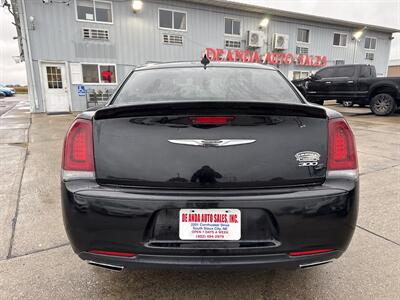 2020 Chrysler 300 Series S   - Photo 6 - South Sioux City, NE 68776