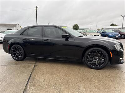 2020 Chrysler 300 Series S   - Photo 10 - South Sioux City, NE 68776