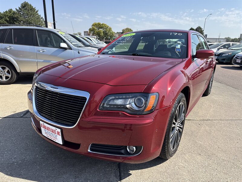 2014 Chrysler 300 Series S   - Photo 1 - South Sioux City, NE 68776