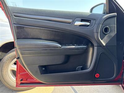 2014 Chrysler 300 Series S   - Photo 15 - South Sioux City, NE 68776