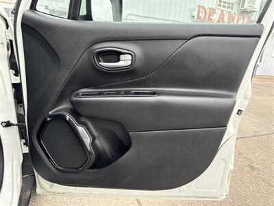 2017 Jeep Renegade Altitude   - Photo 19 - South Sioux City, NE 68776