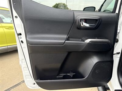 2019 Toyota Tacoma TRD Off-Road   - Photo 17 - South Sioux City, NE 68776