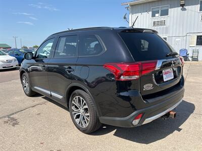 2016 Mitsubishi Outlander SEL   - Photo 3 - South Sioux City, NE 68776
