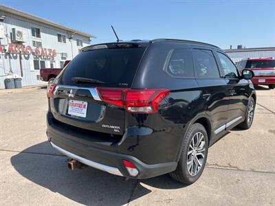 2016 Mitsubishi Outlander SEL   - Photo 5 - South Sioux City, NE 68776
