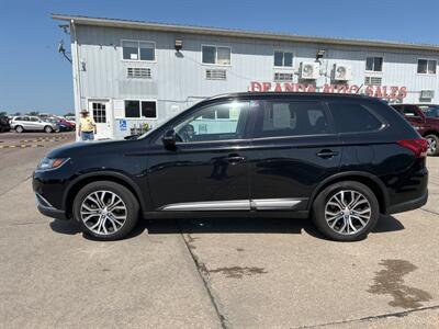 2016 Mitsubishi Outlander SEL   - Photo 2 - South Sioux City, NE 68776