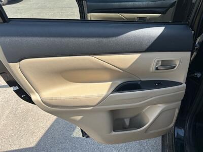 2016 Mitsubishi Outlander SEL   - Photo 14 - South Sioux City, NE 68776