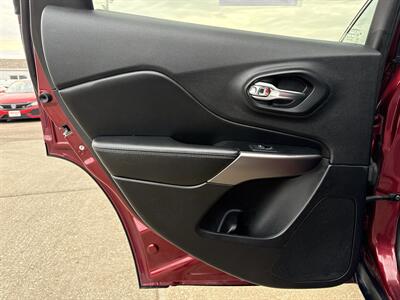 2019 Jeep Cherokee Latitude Plus   - Photo 16 - South Sioux City, NE 68776