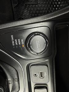 2019 Jeep Cherokee Latitude Plus   - Photo 27 - South Sioux City, NE 68776