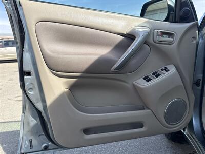 2005 Toyota RAV4   - Photo 15 - South Sioux City, NE 68776