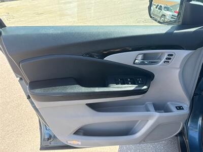 2016 Honda Pilot Touring   - Photo 17 - South Sioux City, NE 68776
