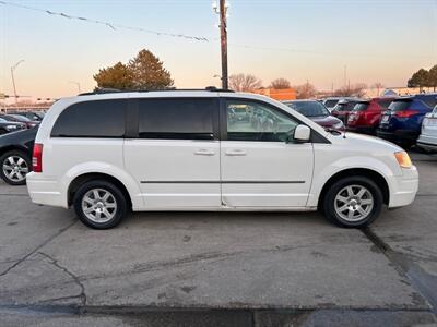 2010 Chrysler Town & Country Touring   - Photo 6 - South Sioux City, NE 68776