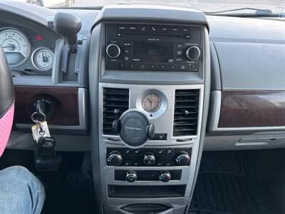 2010 Chrysler Town & Country Touring   - Photo 15 - South Sioux City, NE 68776