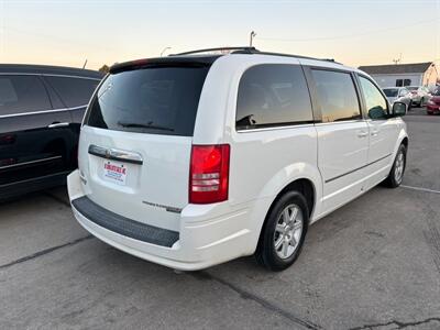 2010 Chrysler Town & Country Touring   - Photo 5 - South Sioux City, NE 68776