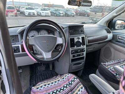 2010 Chrysler Town & Country Touring   - Photo 13 - South Sioux City, NE 68776