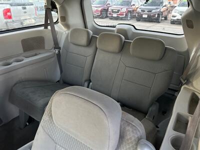 2010 Chrysler Town & Country Touring   - Photo 14 - South Sioux City, NE 68776