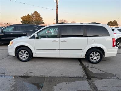 2010 Chrysler Town & Country Touring   - Photo 2 - South Sioux City, NE 68776