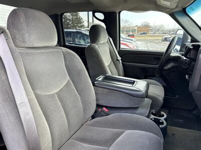 2004 GMC Sierra 2500HD SLE   - Photo 18 - South Sioux City, NE 68776