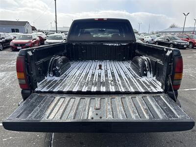 2004 GMC Sierra 2500HD SLE   - Photo 17 - South Sioux City, NE 68776