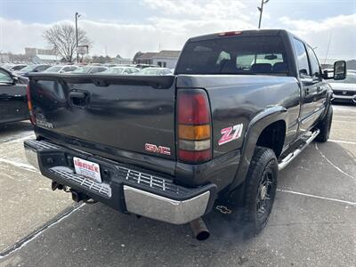 2004 GMC Sierra 2500HD SLE   - Photo 7 - South Sioux City, NE 68776