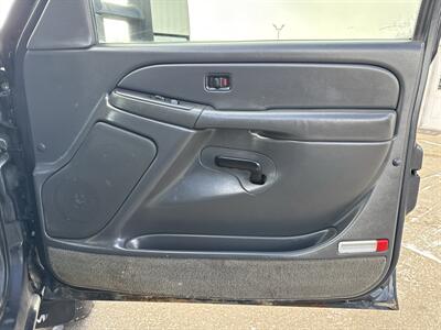 2004 GMC Sierra 2500HD SLE   - Photo 19 - South Sioux City, NE 68776