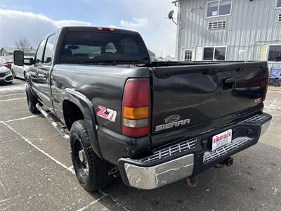 2004 GMC Sierra 2500HD SLE   - Photo 5 - South Sioux City, NE 68776