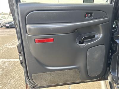 2004 GMC Sierra 2500HD SLE   - Photo 16 - South Sioux City, NE 68776