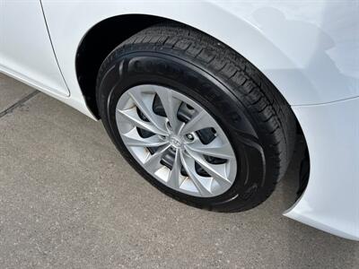 2015 Toyota Camry LE   - Photo 9 - South Sioux City, NE 68776