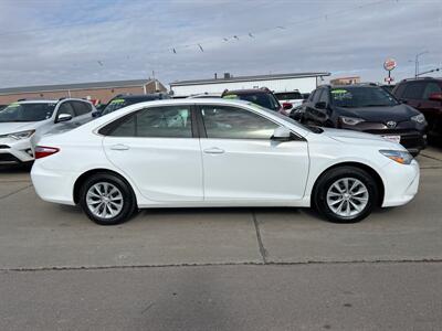 2015 Toyota Camry LE   - Photo 6 - South Sioux City, NE 68776